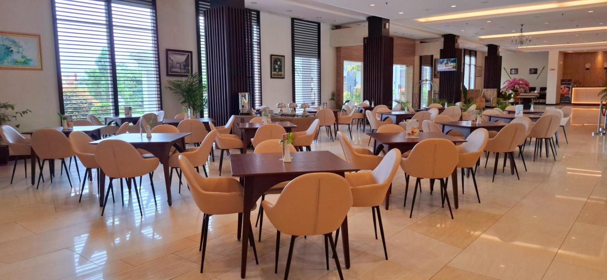 Brits Hotel Пангкалан Бун Екстериор снимка